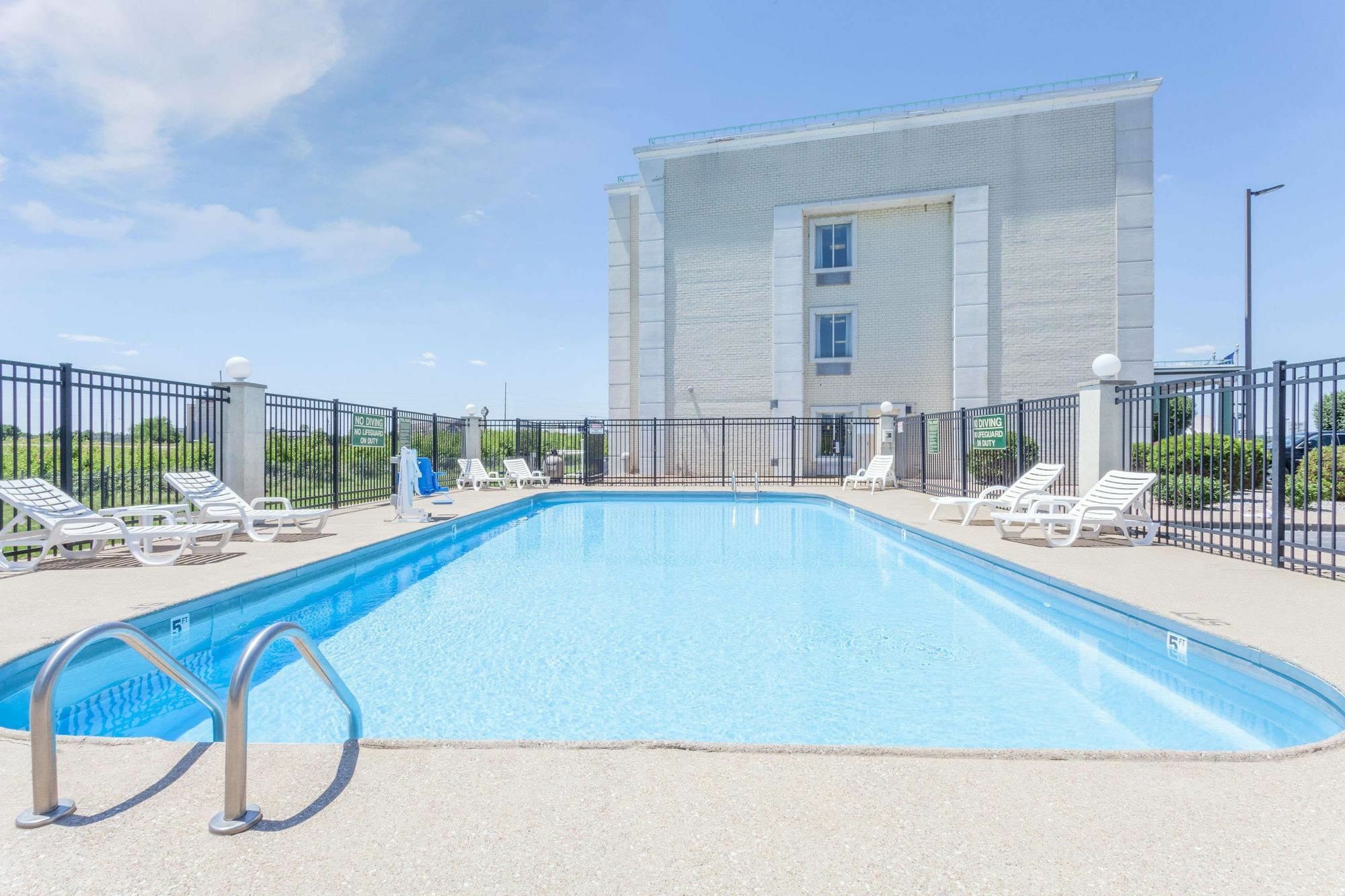 Spark By Hilton Evansville East, In Exterior photo
