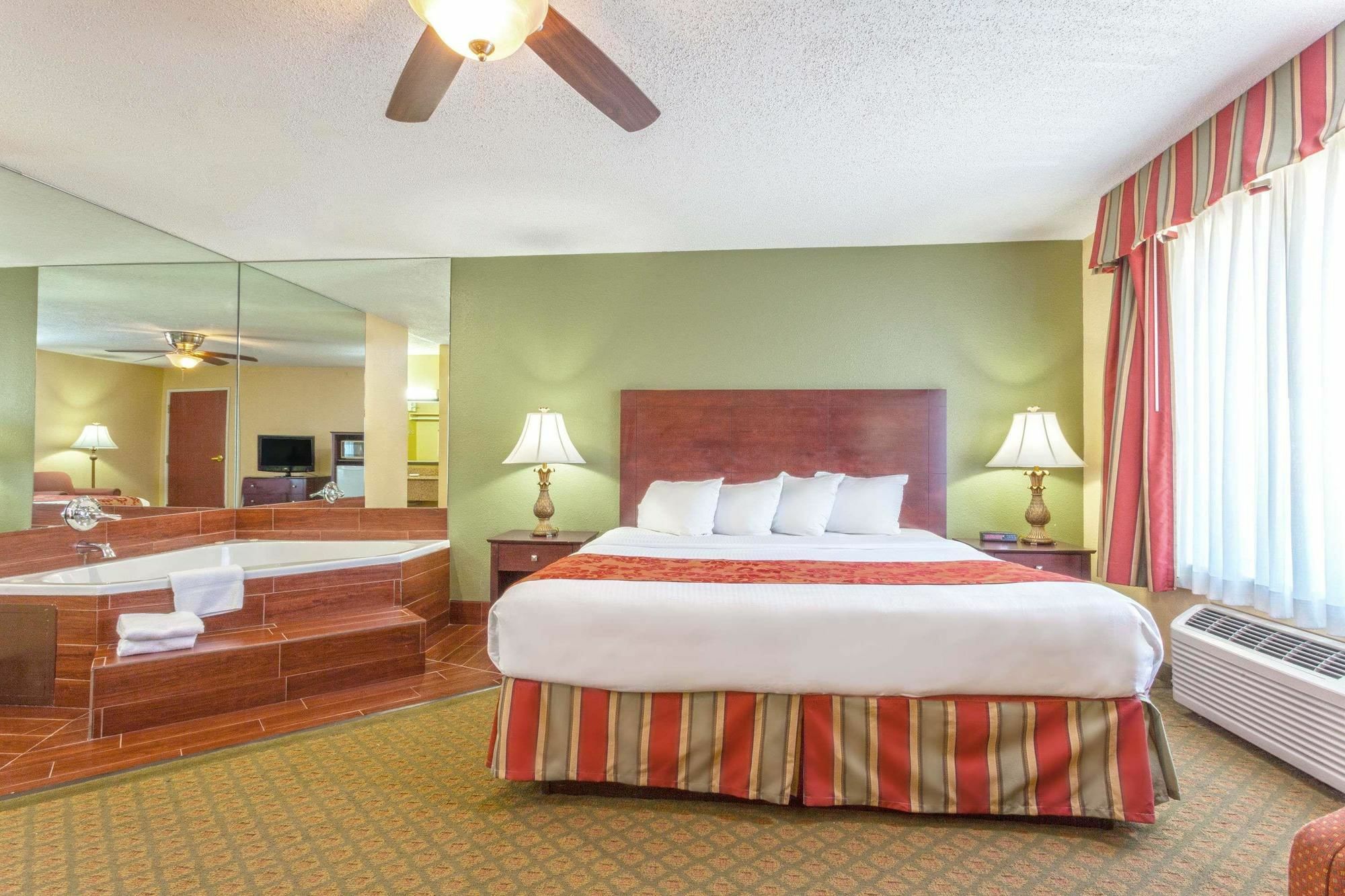 Spark By Hilton Evansville East, In Exterior photo